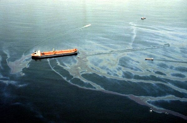 top 10 most biggest accident in history Exxon Valdez