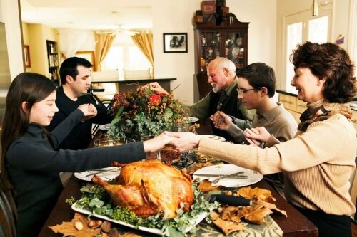 Thanksgiving facts: family gathering