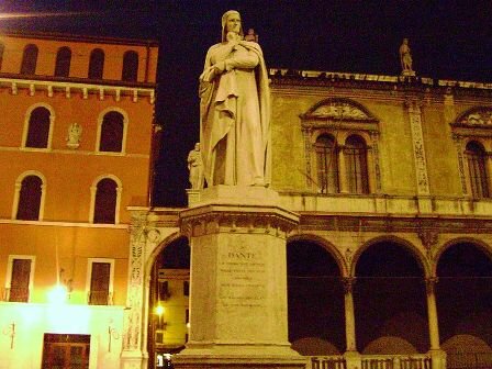 Facts about Verona Italy - Statue of Dante